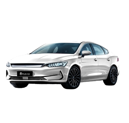 Самый продаваемый чисто электрический семейный седан BYD, Qin plus EV, имеет дальность 500 км.