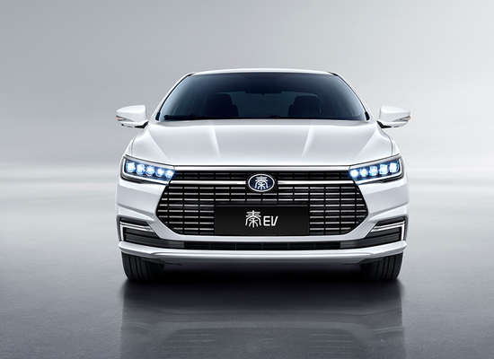Самый продаваемый чисто электрический семейный седан BYD имеет сверхдлинный реальный диапазон 450 км