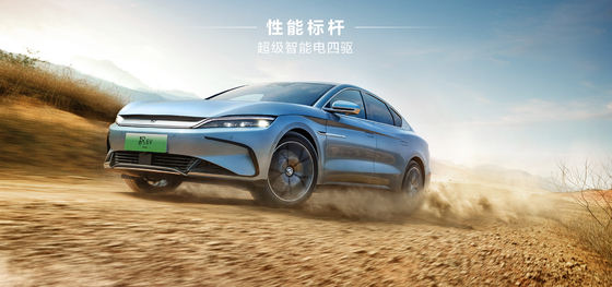 Флагманский чисто электрический седан BYD, Han EV, имеет сверхдолгий диапазон 715 км с приводом на все четыре колеса.