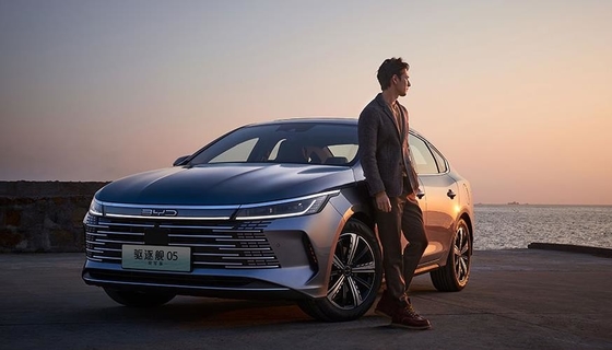 BYD Гибридный 120KM Семейный автомобиль разрушитель 05 Чемпионов Edition