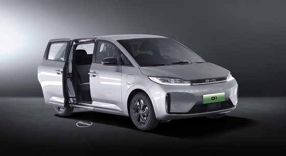 BYD Pure Electric Taxi D1 имеет дальность 418 км и электрические раздвижные двери