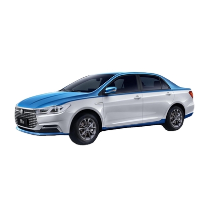 Чисто электрическое такси BYD Qin EV имеет дальность 450 км и двойной цвет корпуса