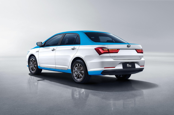 Чисто электрическое такси BYD Qin EV имеет дальность 450 км и двойной цвет корпуса